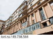 Жилой дом Военно-инженерной академии имени В. В. Куйбышева. Вид здания со стороны внутреннего двора. Подколокольный переулок, 16/2. Москва. Россия. Редакционное фото, фотограф E. O. / Фотобанк Лори