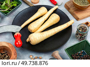 Raw and uncooked parsnips roots. Concept of healthy eating.. Raw parsnip roots. Стоковое фото, агентство Ingram Publishing / Фотобанк Лори