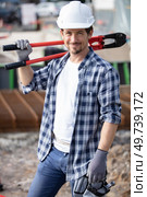 worker posing at construction site. Стоковое фото, агентство Ingram Publishing / Фотобанк Лори