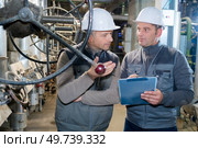 portrait of workers on plant. Стоковое фото, агентство Ingram Publishing / Фотобанк Лори