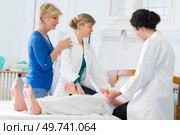 medical team on hoist training. Стоковое фото, агентство Ingram Publishing / Фотобанк Лори