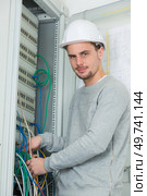 portrait of a lineman fixing some wires. Стоковое фото, агентство Ingram Publishing / Фотобанк Лори