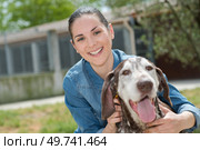 shelter keeper loves her residents. Стоковое фото, агентство Ingram Publishing / Фотобанк Лори