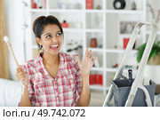 young female decorator showing funny faces. Стоковое фото, агентство Ingram Publishing / Фотобанк Лори