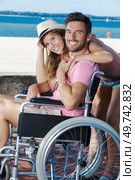 happy couple in wheelchairs outdoors. Стоковое фото, агентство Ingram Publishing / Фотобанк Лори