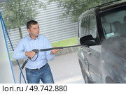 car washing cleaning with foam and hi pressured water. Стоковое фото, агентство Ingram Publishing / Фотобанк Лори