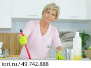 woman fed up with blocked sink. Стоковое фото, агентство Ingram Publishing / Фотобанк Лори