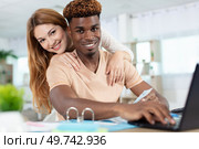 young couple managing finances reviewing their bank accounts. Стоковое фото, агентство Ingram Publishing / Фотобанк Лори