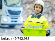female truck driver holding a plastic box. Стоковое фото, агентство Ingram Publishing / Фотобанк Лори