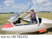 pilot sitting in cabin of small airplane. Стоковое фото, агентство Ingram Publishing / Фотобанк Лори