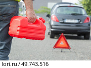 a man holding gasoline canister. Стоковое фото, агентство Ingram Publishing / Фотобанк Лори