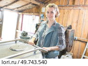 portrait of lady in workshop. Стоковое фото, агентство Ingram Publishing / Фотобанк Лори
