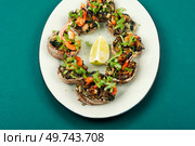 A platter of baked champignon mushroom caps stuffed with shrimp, prawns.. Baked mushroom caps and shrimp. Стоковое фото, агентство Ingram Publishing / Фотобанк Лори