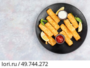 Fish fingers or nuggets, crispy fish steak on the plate. Copy space.. Fish fingers or nuggets, seafood. Стоковое фото, агентство Ingram Publishing / Фотобанк Лори