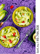 Green vegan salad made from a mixture of green leaves and vegetables. Flat lay.. Fresh colorful spring vegetable salad. Стоковое фото, агентство Ingram Publishing / Фотобанк Лори