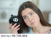 a lady with piggy bank. Стоковое фото, агентство Ingram Publishing / Фотобанк Лори