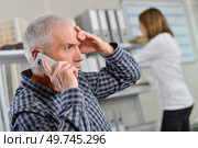 Doubtful boss on the phone. Стоковое фото, агентство Ingram Publishing / Фотобанк Лори