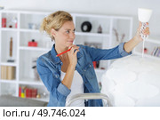 smiling happy woman with lamp. Стоковое фото, агентство Ingram Publishing / Фотобанк Лори