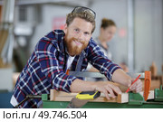 craftsman measuring with ruler and pencil on a wood board. Стоковое фото, агентство Ingram Publishing / Фотобанк Лори