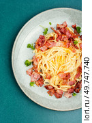 Pasta with fried bacon on a plate, pasta carbonara. Keto diet. Flat lay.. Tasty pasta, spaghetti carbonara. Стоковое фото, агентство Ingram Publishing / Фотобанк Лори
