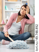 young woman is fed up with washing floor. Стоковое фото, агентство Ingram Publishing / Фотобанк Лори
