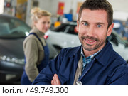 a portrait of smiling mechanic. Стоковое фото, агентство Ingram Publishing / Фотобанк Лори