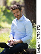 e business style dressed man with electronic gadgets. Стоковое фото, агентство Ingram Publishing / Фотобанк Лори