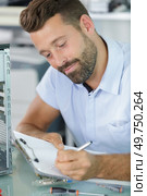 a professional computer service man. Стоковое фото, агентство Ingram Publishing / Фотобанк Лори