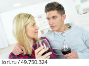 a couple drinking the week-end wine. Стоковое фото, агентство Ingram Publishing / Фотобанк Лори