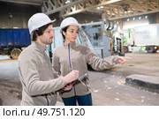 people working in a recycling factory. Стоковое фото, агентство Ingram Publishing / Фотобанк Лори