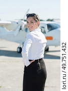 beautiful air hostess turning to smile over her shoulder. Стоковое фото, агентство Ingram Publishing / Фотобанк Лори