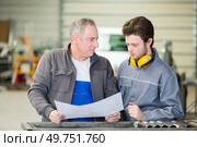 concept of two laborers in office. Стоковое фото, агентство Ingram Publishing / Фотобанк Лори
