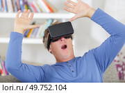 senior man with virtual headset. Стоковое фото, агентство Ingram Publishing / Фотобанк Лори