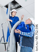 a female plumber at work. Стоковое фото, агентство Ingram Publishing / Фотобанк Лори