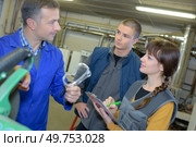 teacher explaining workers why wear protective equipment. Стоковое фото, агентство Ingram Publishing / Фотобанк Лори
