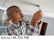 this bulb needs serious changing. Стоковое фото, агентство Ingram Publishing / Фотобанк Лори