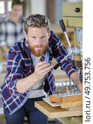 male worker working with milling cutter at workshop. Стоковое фото, агентство Ingram Publishing / Фотобанк Лори