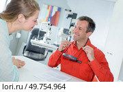 male optometrist talking to female patient in ophthalmology clinic. Стоковое фото, агентство Ingram Publishing / Фотобанк Лори