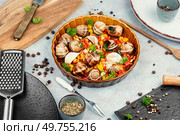 Edible stuffed snails with butter and herbs. Sardinian cuisine, Italian food.. Escargot snail filled with garlic. Стоковое фото, агентство Ingram Publishing / Фотобанк Лори