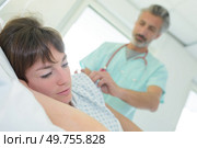 woman in delivery room of hospital with doctor. Стоковое фото, агентство Ingram Publishing / Фотобанк Лори