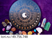 Gemstones minerals stones and obelisks over astrology desk. Witchcraft, herbal medicine and healing, Magic healing Rock for Reiki Crystal Ritual, Witchcraft, spiritual esoteric practice. Healing crystals on brown background. Стоковое фото, агентство Ingram Publishing / Фотобанк Лори