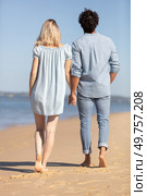 beach couple walking on romantic travel honeymoon vacation summer. Стоковое фото, агентство Ingram Publishing / Фотобанк Лори