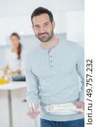 man with a plate and a wine glass. Стоковое фото, агентство Ingram Publishing / Фотобанк Лори