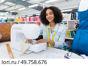 portrait of seamstress in the workplace. Стоковое фото, агентство Ingram Publishing / Фотобанк Лори