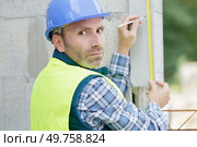construction worker with measuring tool. Стоковое фото, агентство Ingram Publishing / Фотобанк Лори