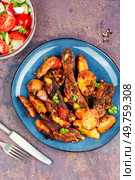 Spare ribs or grilled ribs with stewed vegetables. Barbecue ribs.. Grilled meat ribs with fried potato. Стоковое фото, агентство Ingram Publishing / Фотобанк Лори