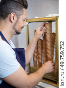ice cream parlour worker restocking cones. Стоковое фото, агентство Ingram Publishing / Фотобанк Лори
