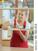 young blonde woman enjoying work in art studio. Стоковое фото, агентство Ingram Publishing / Фотобанк Лори