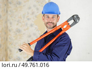 male builder holding bolt croppers. Стоковое фото, агентство Ingram Publishing / Фотобанк Лори