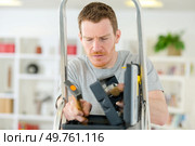 man looking in toolbox on stepladder. Стоковое фото, агентство Ingram Publishing / Фотобанк Лори